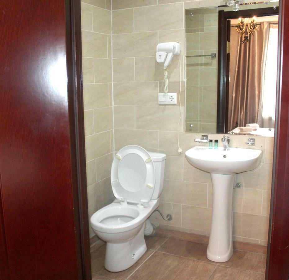 Vita Plaza Tbiliszi Kültér fotó
